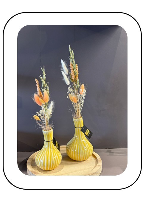 Vaasjes Jaclyne Yellow comleet met droogbloemen inclusief onderbord